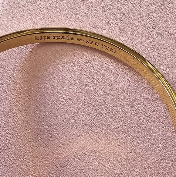 KATE SPADE "Tickle the Ivories" Gold & White Bangle w Pink Pouch & Box - Picture 5 of 6